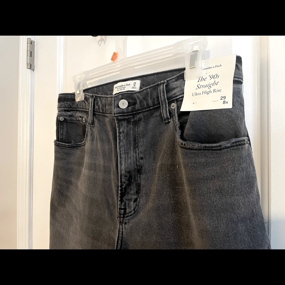 NEW WITH TAGS Abercrombie & Fitch Jeans 29/8R